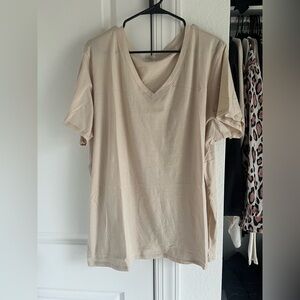 *NWOT* Zenana Cream V-Neck T-Shirt